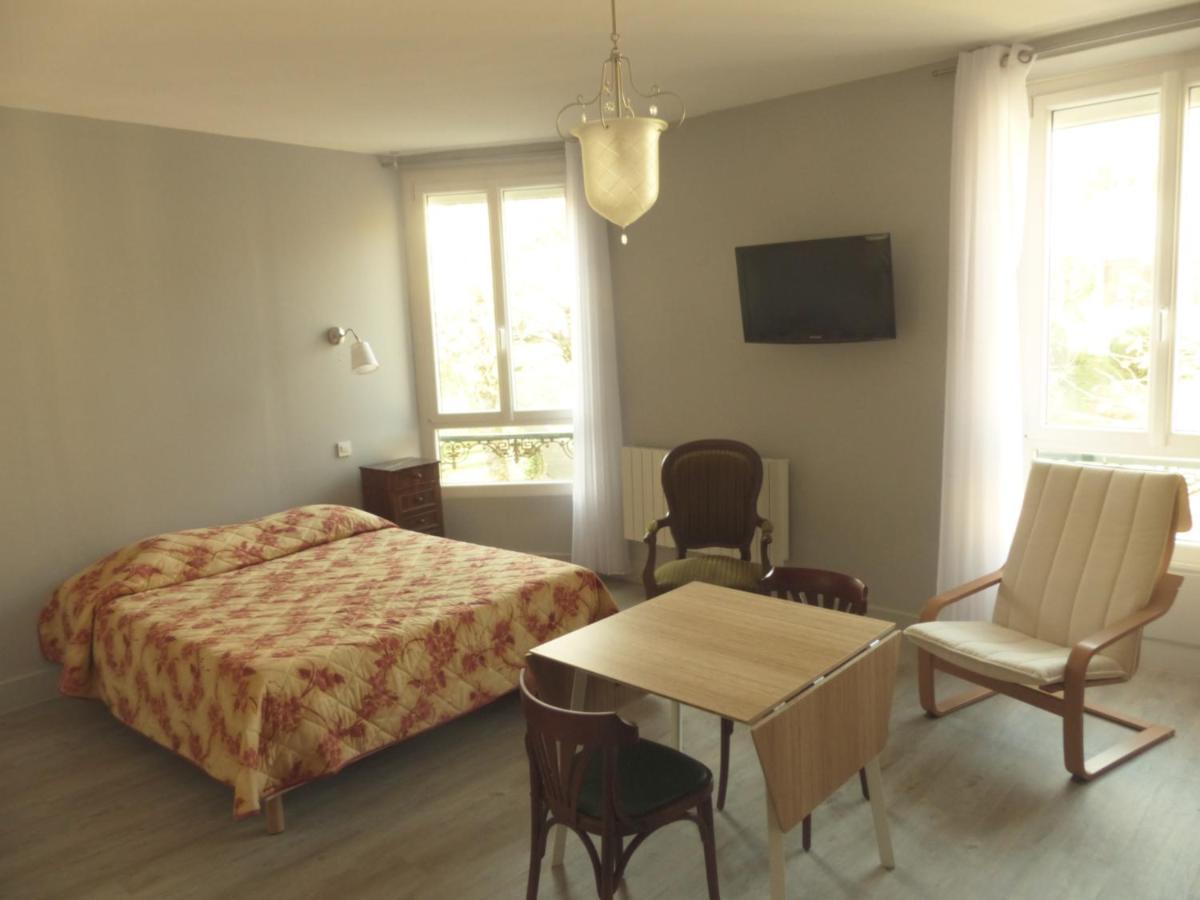 Hotel Des Thermes Bourbon-l'Archambault Exterior photo
